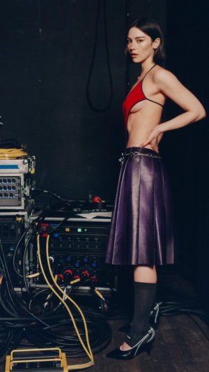 revealing-top-v0-c3kfusm0omve1.jpg revealing-top-v0-c3kfusm0omve1.jpg