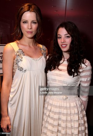 gettyimages-80090466-Kate Beckinsale and Olivia Thirlby.jpg