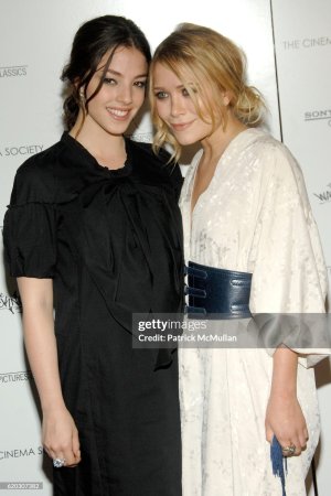 gettyimages-620307382-Olivia Thirlby and Mary-Katee Olsen.jpg