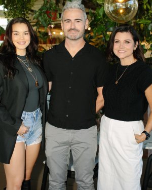 535045317_jasonroars-19-11-2024-0002 with Tiffani Thiessen.jpg