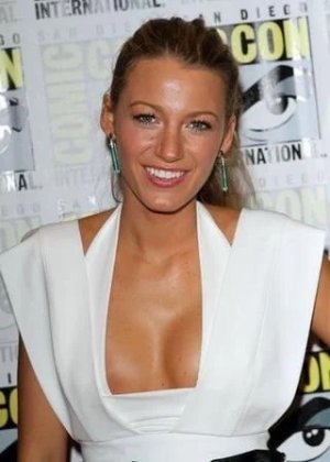 Blake Lively - Green Lantern Babe 4.jpg