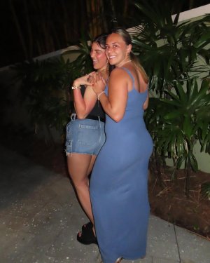 emmy fecteau - robe bleue - 488536423_18493381441027070_4603211491553204727_n.jpg