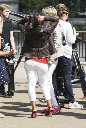 susanna-reid-in-england-football-shirt-filming-world-cup-song-good-morning-britain-june-2014_1...jpg