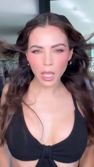 Jenna Dewan - Celine Dion lip sync 4.jpg