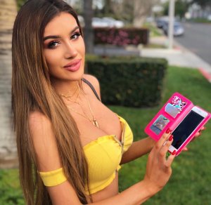 Molly Eskam Nude - TheFappeningBlog.com 4.jpg