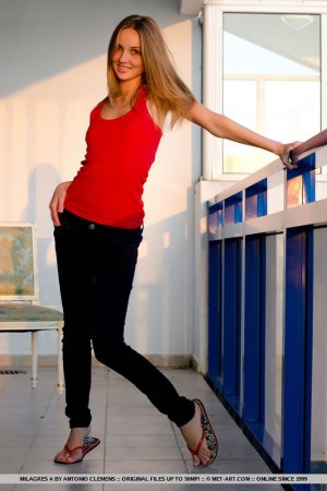 milagres-a-presenting-milagres-01 thefappeningblog.com.jpg