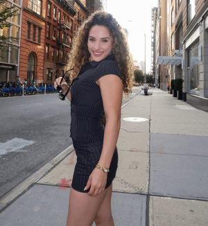 sofie-in-nyc-ig-8-11-2025-v0-w7ogelao5gif1.png