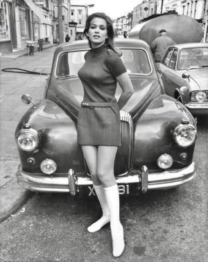 Valerie Leon -3946.jpg