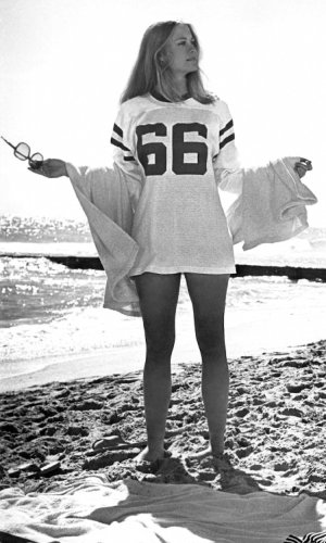 Cybill Shepherd Production Still  -p9q2t7Nscs1rhp4nco1.jpg