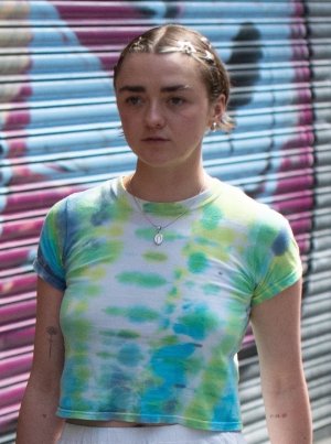 Maisie_Williams_out_in_Central_London_08-14-2024__12_.jpg
