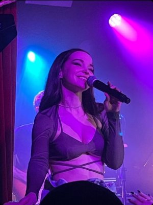 Dove Cameron performing at Omearain London on 13th April 2022 1__2_.jpg