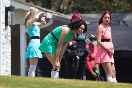 Dove Cameron, Chloe Bennet, Yana Perrault - filming 'Powerpuff Girls' in Atlanta pg__19_.jpg