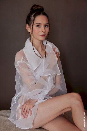 0015-01 thefappeningblog.com.jpg