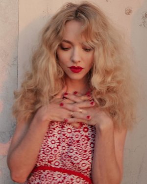 AmandaSeyfried (6).jpg