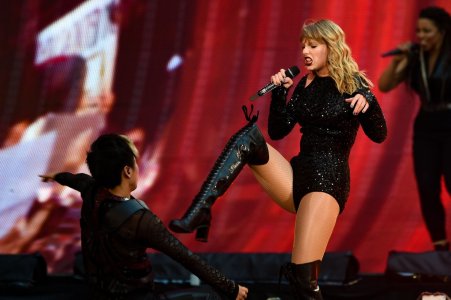 Reputation Stadium Tour in London -june 2018 73655002_ts-8.jpg