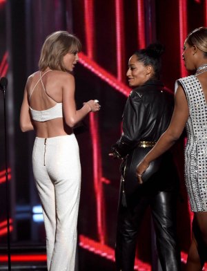 Taylor-2015BillboardMusicAwards12.jpg