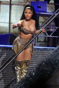Nicki-Minaj-Cleavage-11.jpg