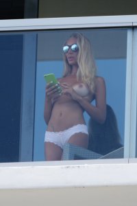 Laura-Cremaschi-Topless-8.jpg