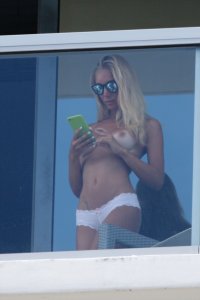 Laura-Cremaschi-Topless-10.jpg