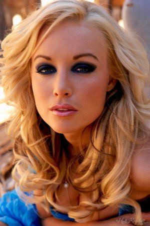 curvy-goddess-kayden-kross-opens-her-blue-dress-13 thefappeningblog.com.jpg