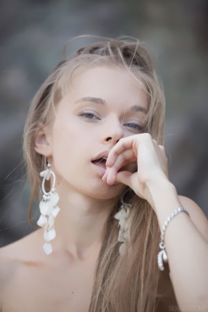 fascinating-petite-brunette-milena-d-poses-naked-and-flaunts-her-slim-and-sexy-body-11 thefapp...jpg