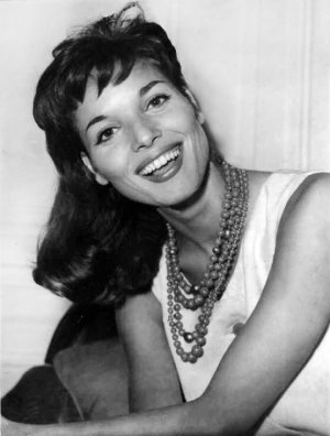 Elsa Martinelli (2).jpeg