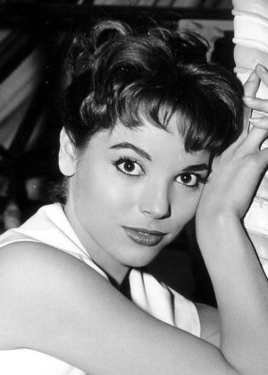 Elsa Martinelli (5).jpg