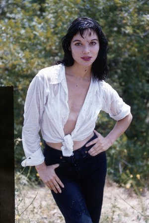 Elsa Martinelli -OawhqrBkmv1v49r65o1.jpg