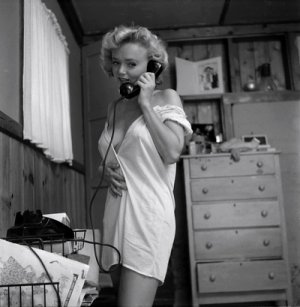 Yvette Vickers (2).jpg