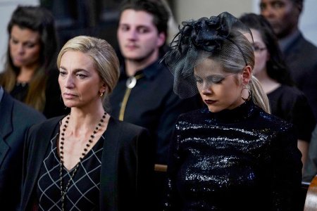 Claudia Black - Roswell, New Mexico S2 RpzqV212_o.jpg