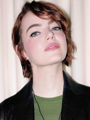 emma-stone-bugonia-press-photoshoot-in-new-york-city-september-2025-4.jpg
