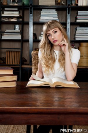 0007-01 thefappeningblog.com.jpg