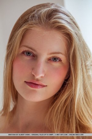 foxy-bretona-strips-and-flashes-her-muff-in-the-bedroom-15 thefappeningblog.com.jpg