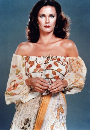 Lynda Carter Fall 2025 - 00005.jpg Lynda Carter Fall 2025 - 00005.jpg