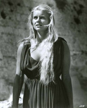 Taryn Power (14).jpg