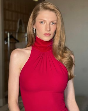 Hunter Schafer (1).jpg