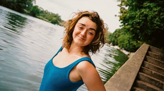 Maisie Williams in Blue~01.jpg