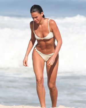 bruna-marquezine-in-bikini-at-a-beach-in-rio-de-janeiro-05-11-2025-6.jpg