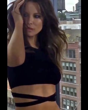 Kate Beckinsale - Super Leggy 2016664.jpg