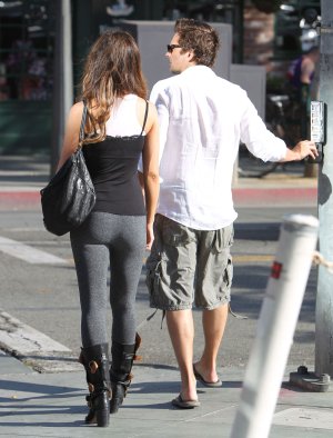 KATE-BECKINSALE-in-Tight-Leggings-Out-and-About-in-Los-Angeles-16.jpg