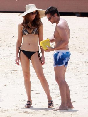 Kate-Beckinsale-Steamy-Bikini-Pictures-In-Mexico-02.jpg