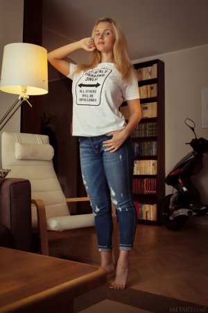 take-a-good-look-at-this-busty-hottie-because-she-will-make-your-day-much-better-01 thefappeni...jpg