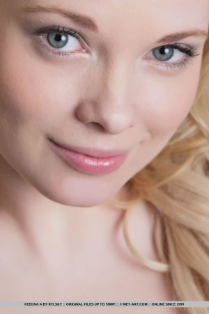 feeona-a-ravani-01 thefappeningblog.com.jpg