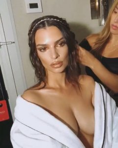 Emily Ratajkowski Sexy & Topless - TheFappeningBlog.com 8.jpg