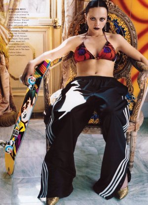 Christina Ricci Vogue - 647 50467d6bfe3ae3c425af58bd3c933af8.jpg