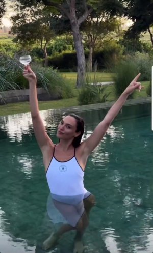 Gal Gadot - in white swimsuit ME162K3X_o.jpg
