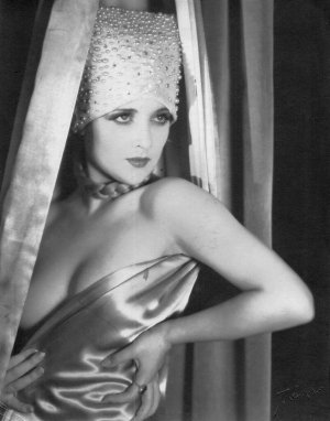 Carole Lombard - Pkyhl84cnM1u6ezad.jpg