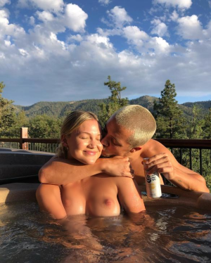 Olivia Holt - z4h5cycu_o fake.png