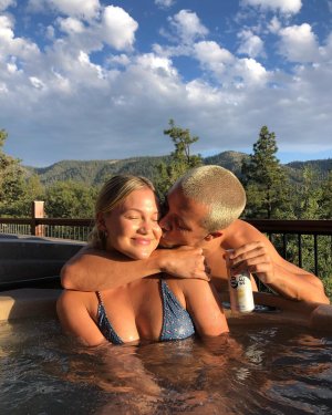 Olivia Holt - z4h5cycu_o.jpg