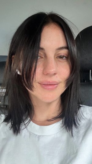 Adelaide Kane Selfie 2.jpg